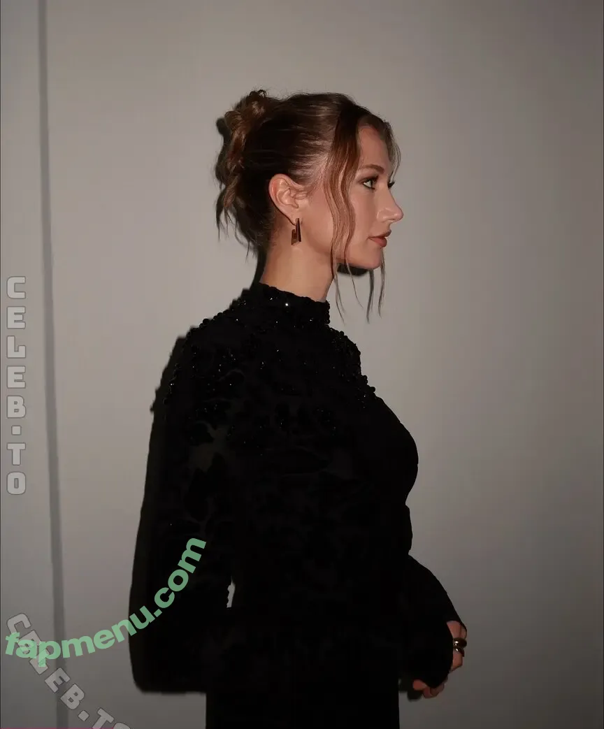 Leony Burger nude photo #0263 (Leony.music)