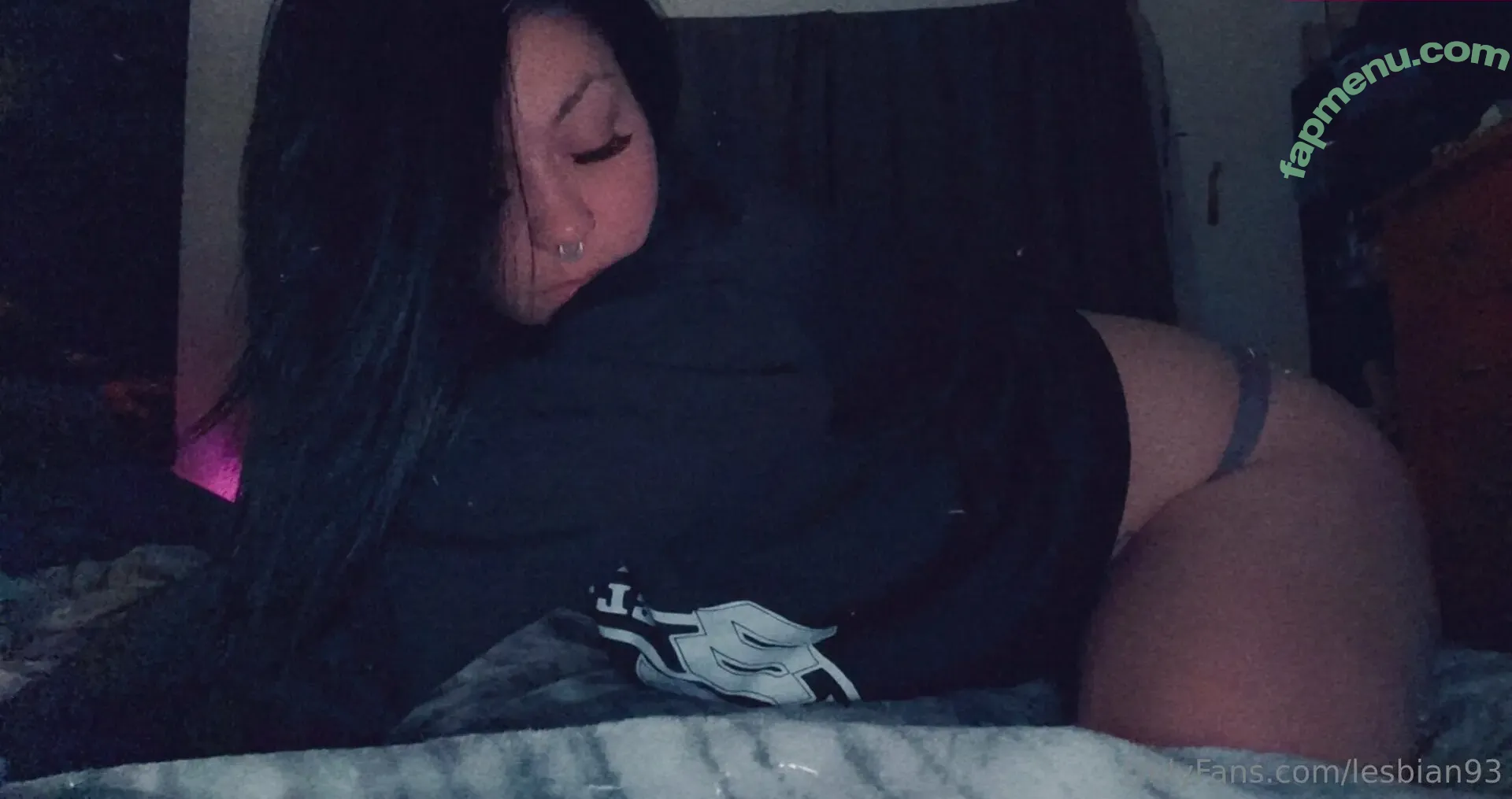lesbian93 nude photo #0002 (93percentlesbian)