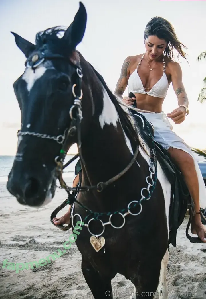 Leticia Bufoni nude photo #0540 (LeticiaBufoni)