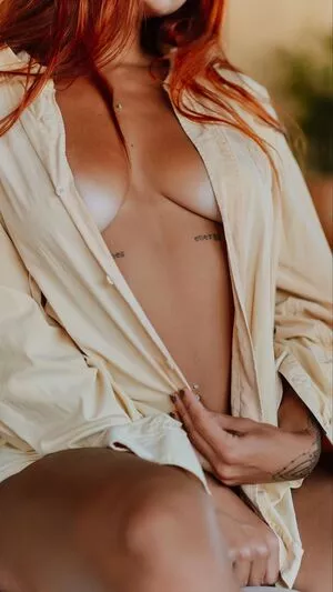 Leticia Castro / Castrollet / DEZOITOU / leticiacastroficial / thayscastro nude photo #0199