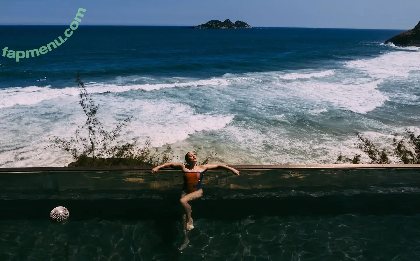 Leticia Colin nude photo #0204 (leticiacolin)