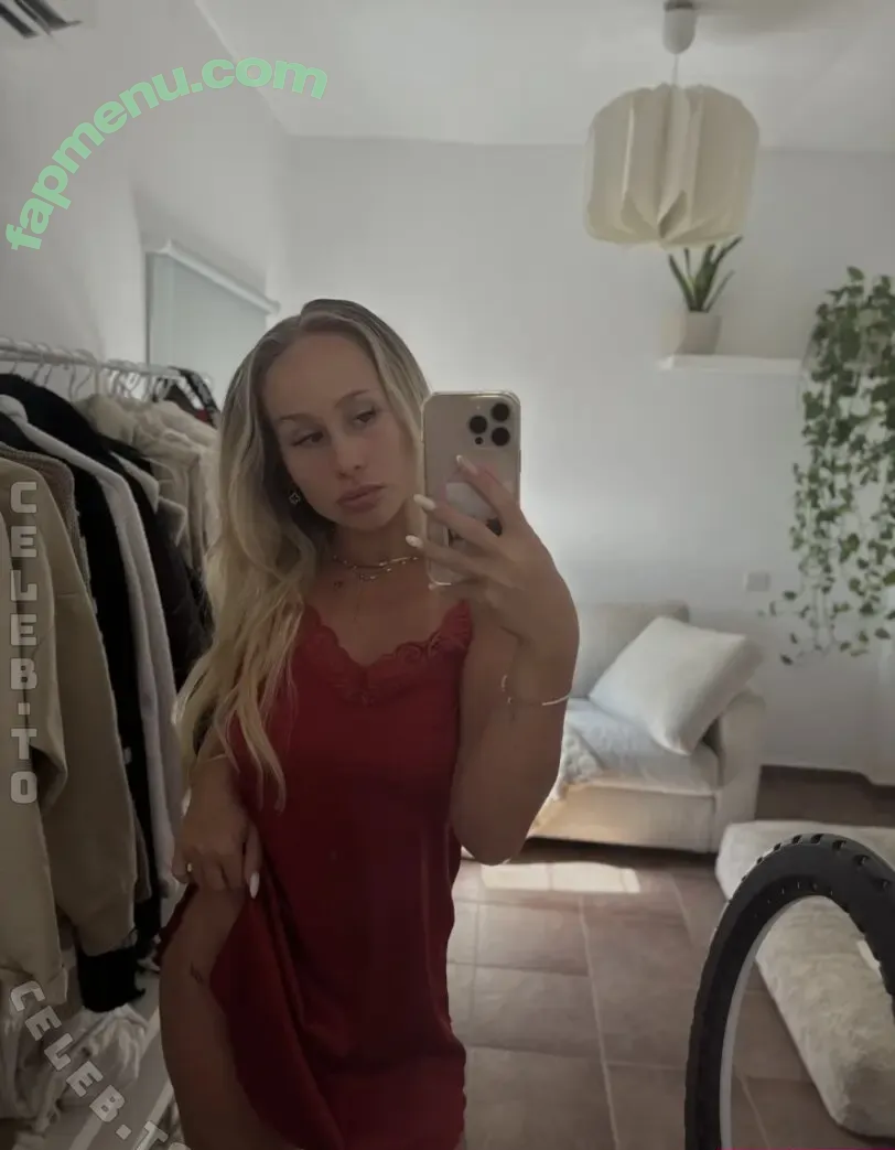 Leticia Estelle nude photo #0011 (aboutblondiex / elaynebroooks)