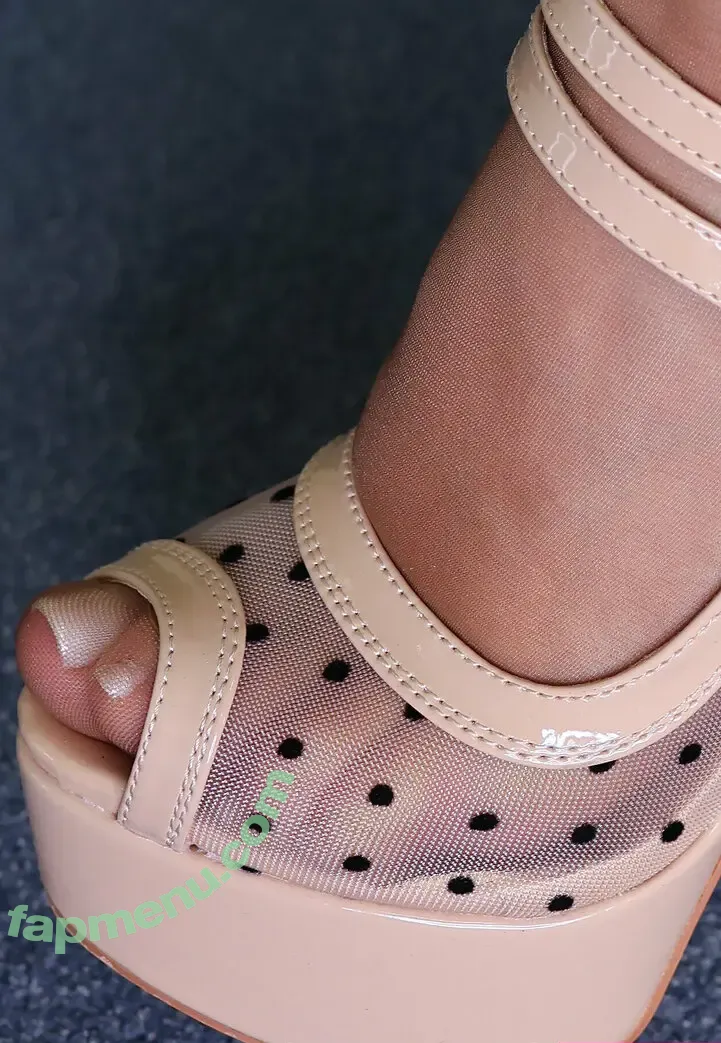 lexas_dressing_room nude photo #0006 (lexas_dressing_room)