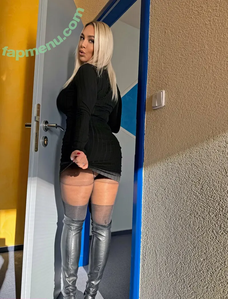 lexas_dressing_room nude photo #0011 (lexas_dressing_room)