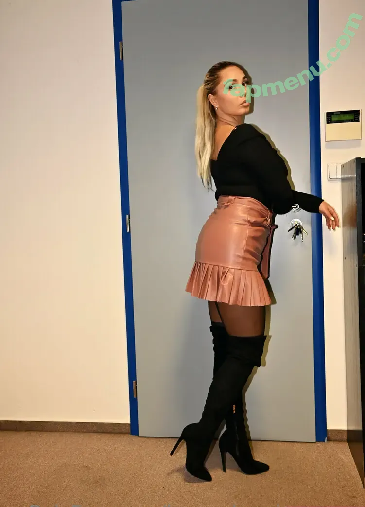 lexas_dressing_room nude photo #0012 (lexas_dressing_room)