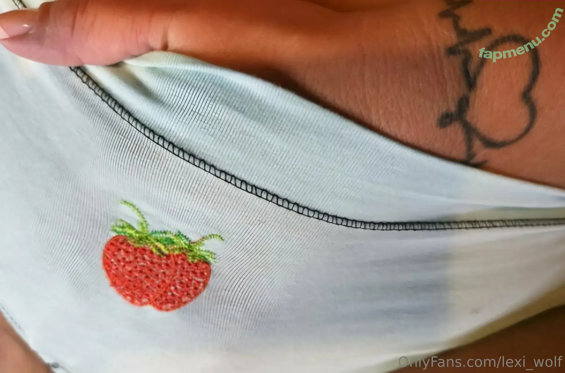lexi_wolf nude photo #0020 (lexi_wolf)