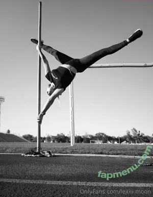 lexiii.moon / youknowmelex nude photo #0002