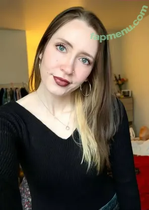 Leyaroundwithme nude photo #0010