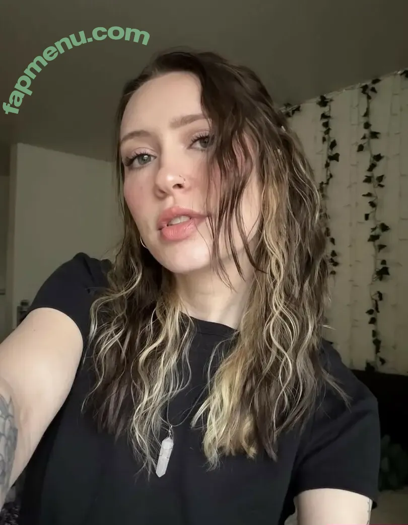 Leyaroundwithme nude photo #0014 (Leyaroundwithme)