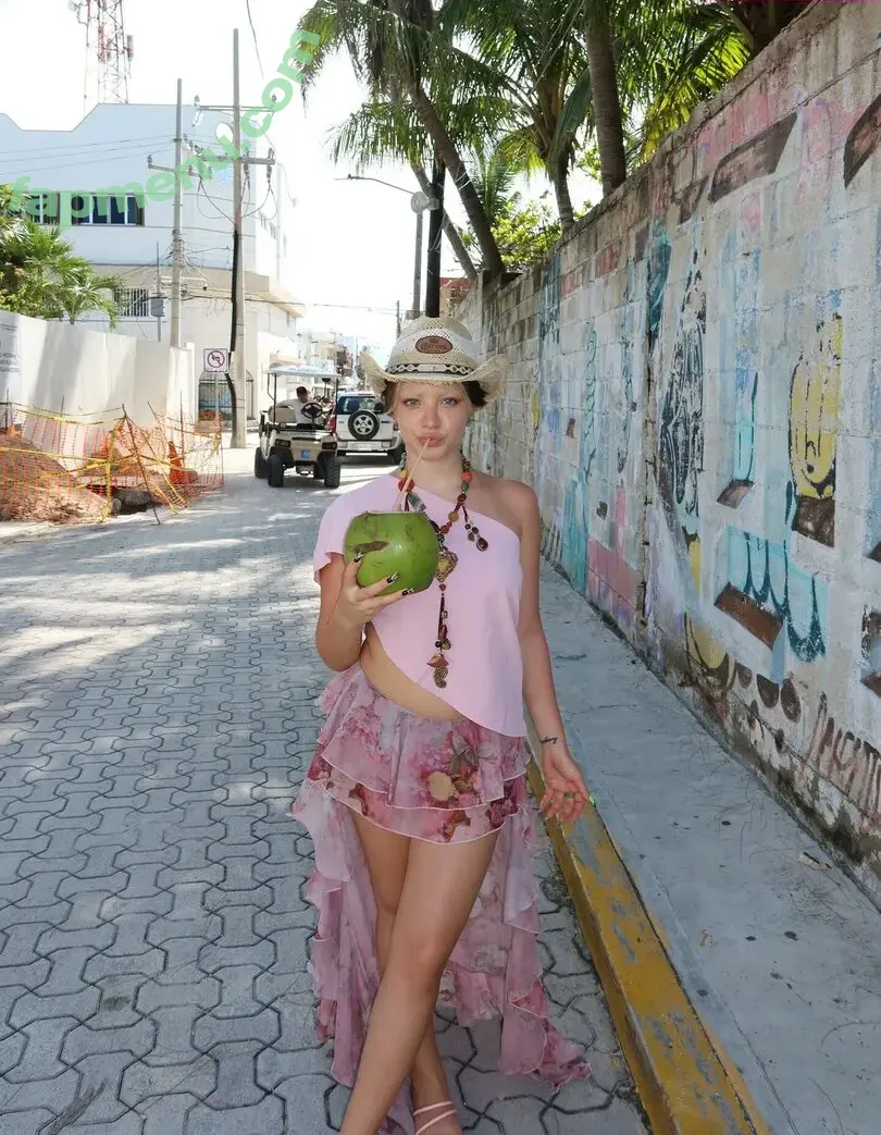 Leyla Afshonkar nude photo #0061 (leylafshonkar)