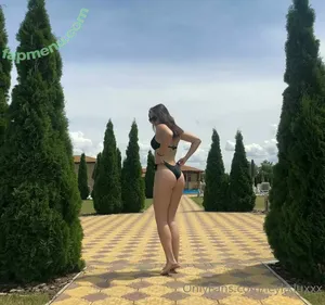 Leyla / leyla.luxxx / repressed-princess nude photo #0060