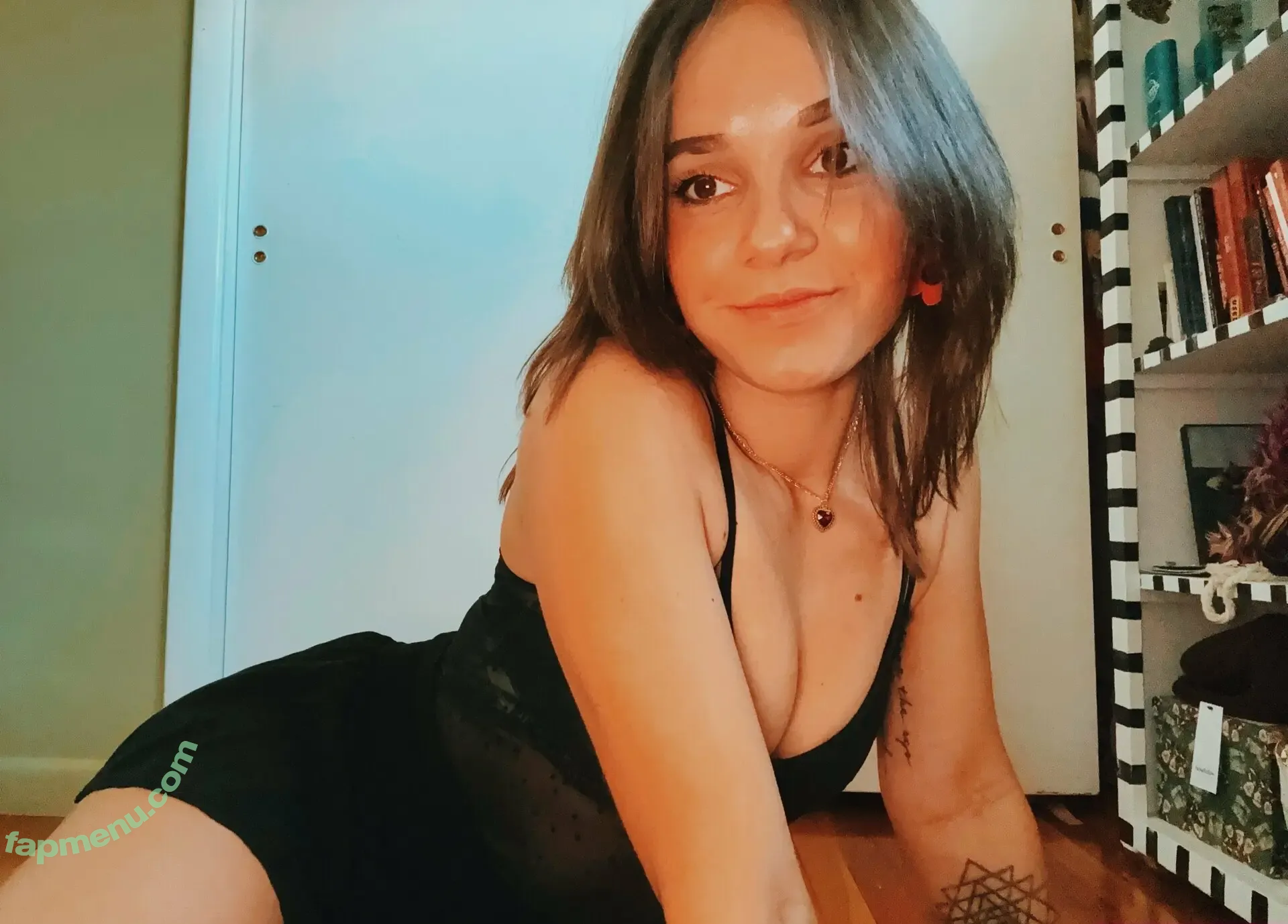 leylaingallz nude photo #0005 (leylaingallz_)