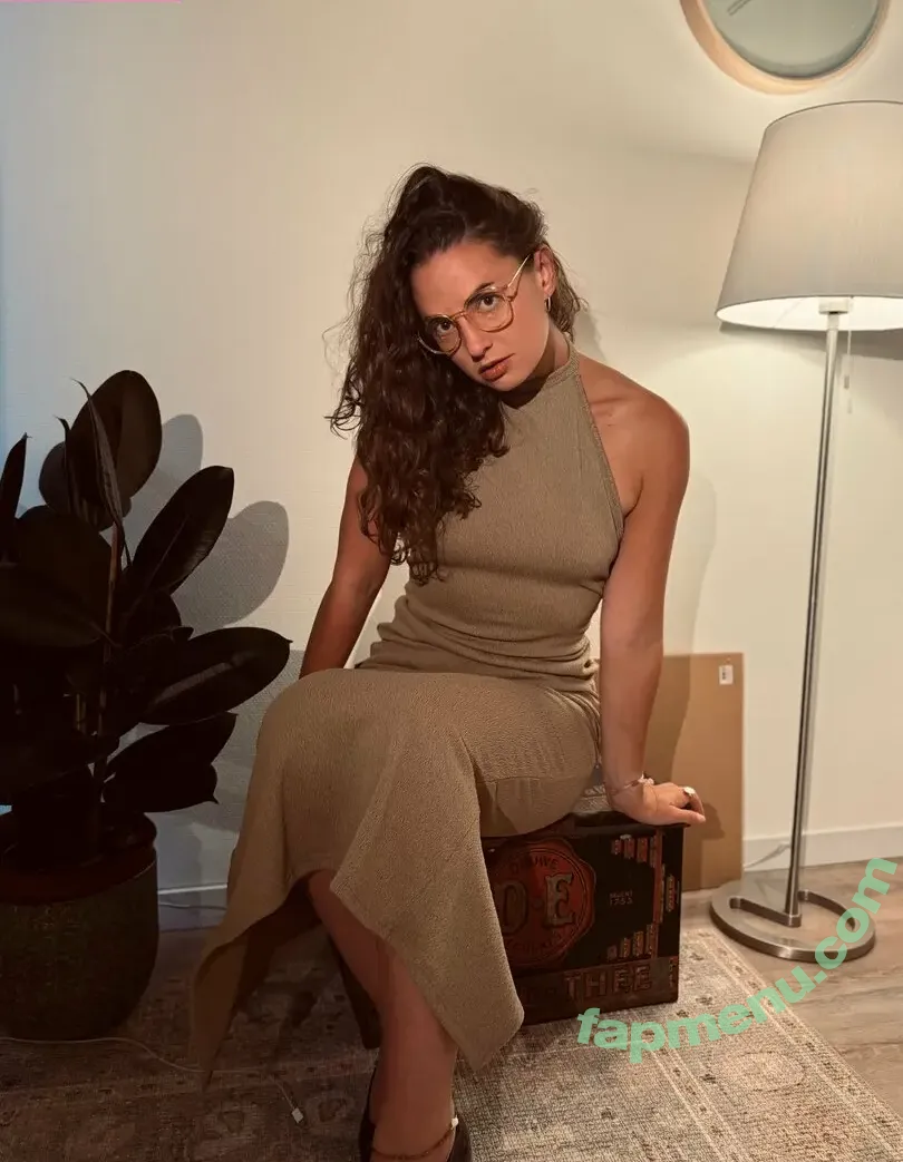 leylasspaces nude photo #0012 (leylasspaces)