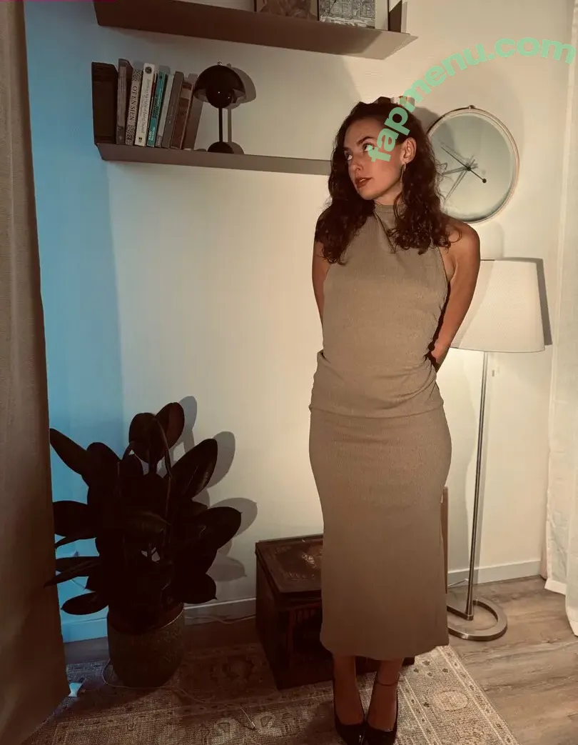 leylasspaces nude photo #0020 (leylasspaces)