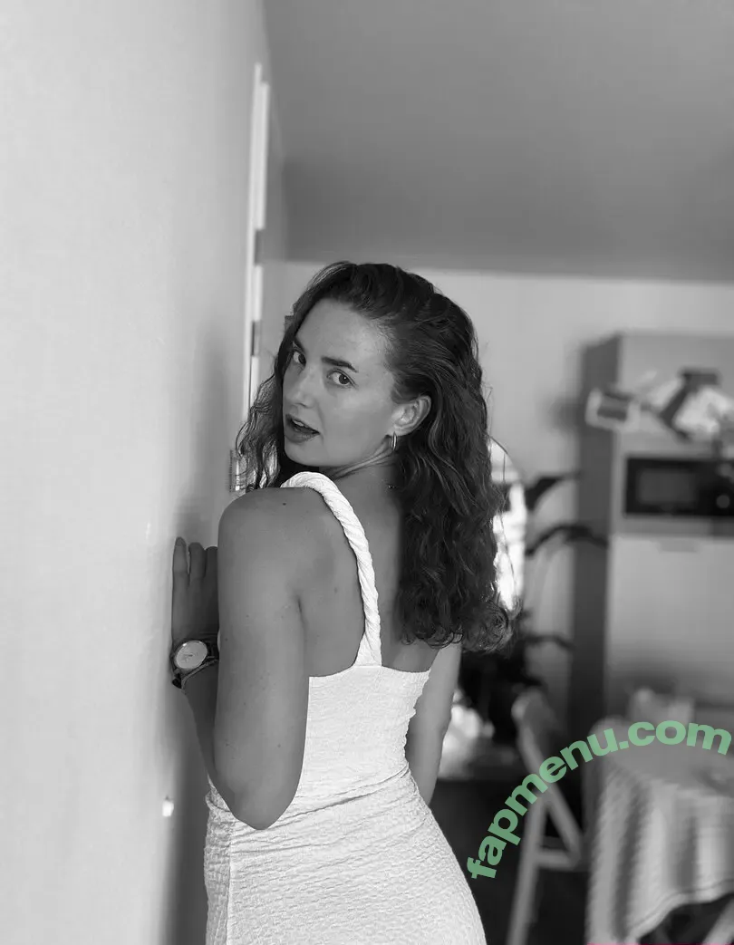 leylasspaces nude photo #0021 (leylasspaces)