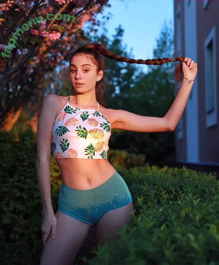 _li.si_ nude photo #0011 (Elizabeth Simonenko / Lisiflex)