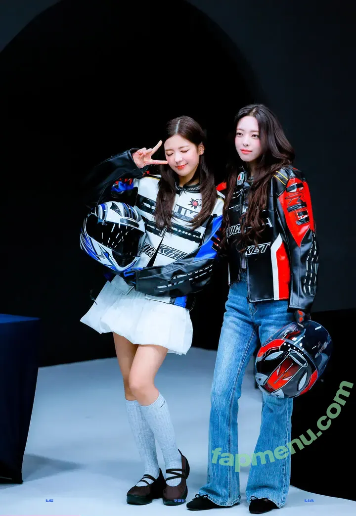 lia_loves___ nude photo #0198 (Choi Ji-su / ITZY / 최지수)