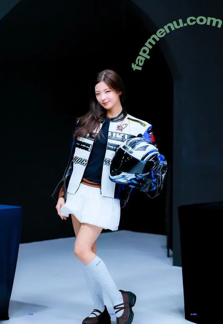 lia_loves___ nude photo #0200 (Choi Ji-su / ITZY / 최지수)