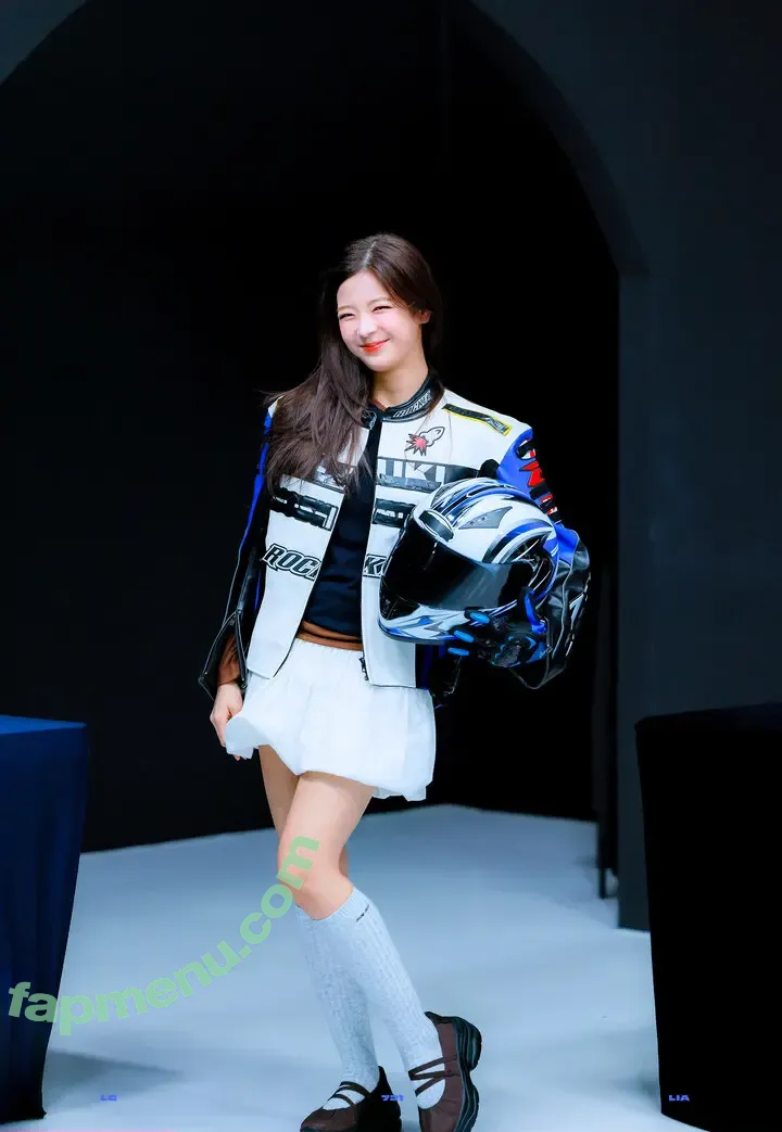 lia_loves___ nude photo #0202 (Choi Ji-su / ITZY / 최지수)