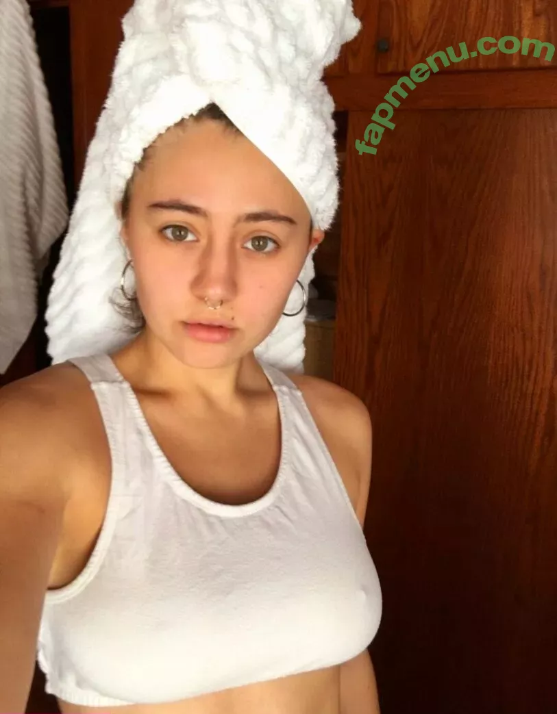 Lia Marie Johnson nude photo #0117 (LiaMarieJohnson / lia)