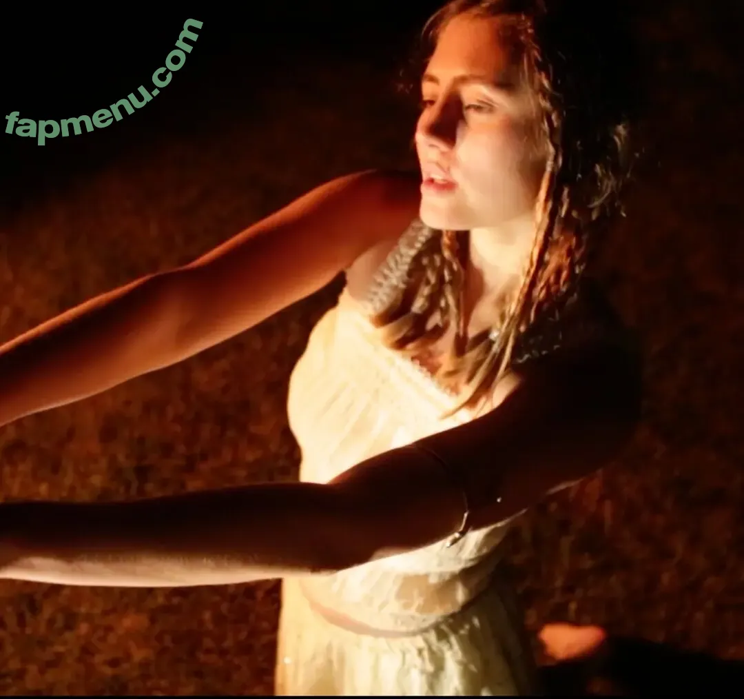 Lia Marie Johnson nude photo #0253 (LiaMarieJohnson / lia)