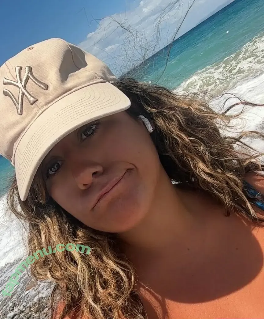 liaagrimmiee nude photo #0055 (leahremini)