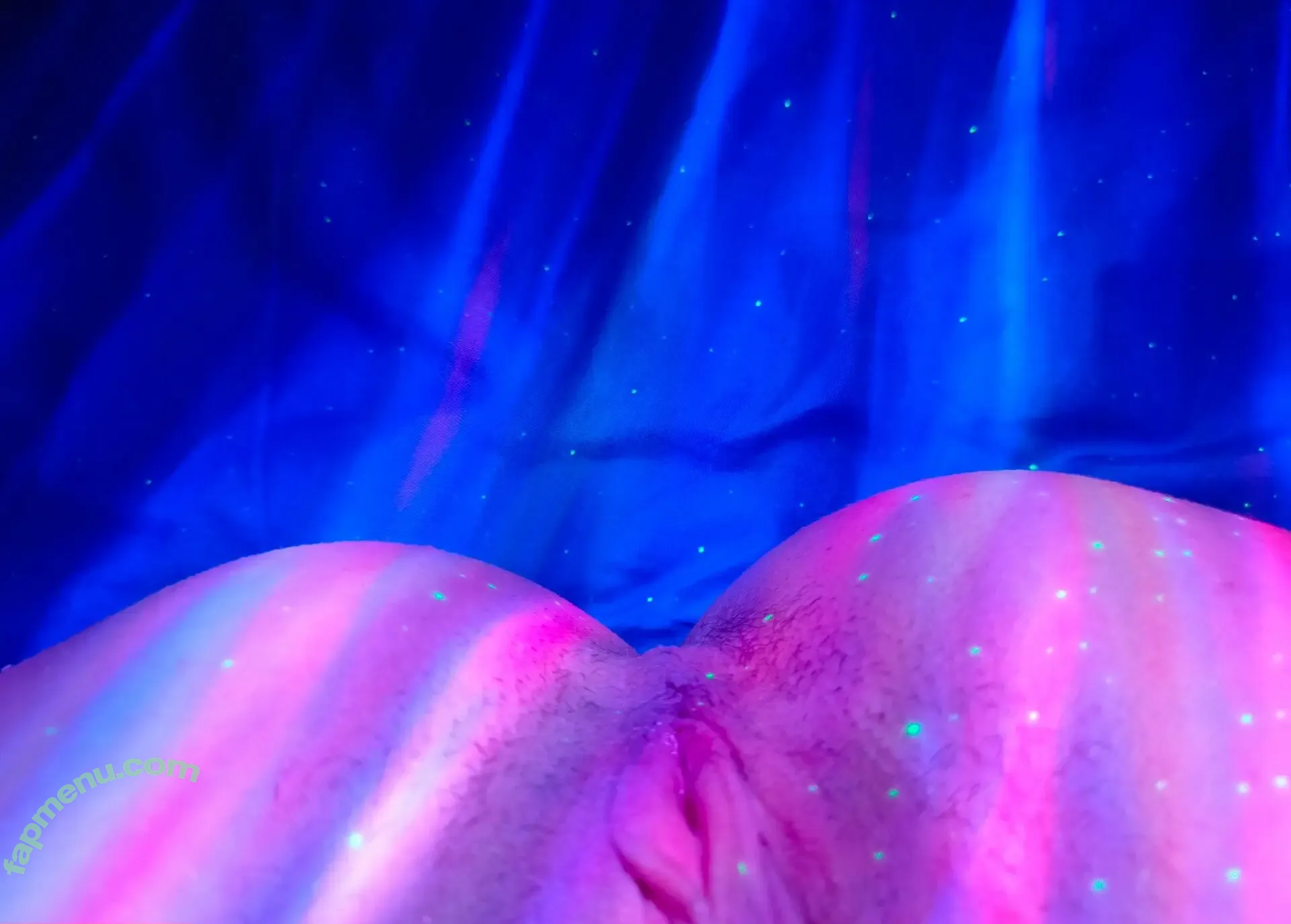 liahilton nude photo #0016 (liahilton)