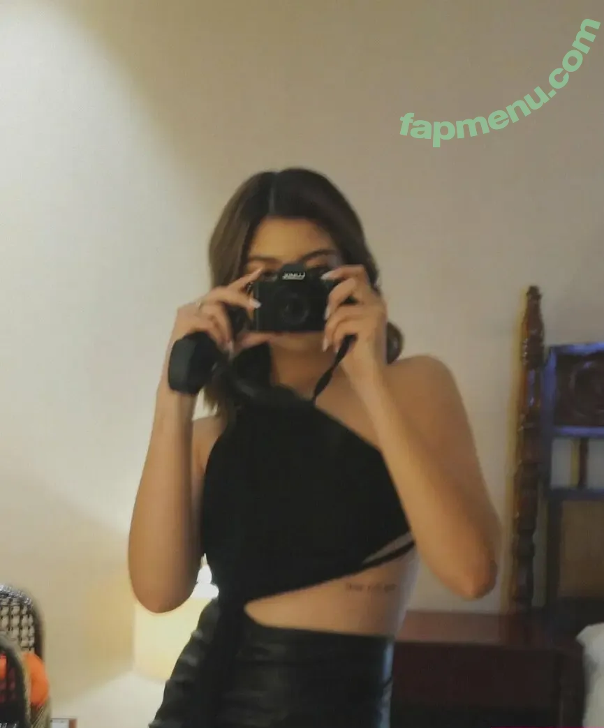 Lianne Valentin nude photo #0011 (lianne.valentin)