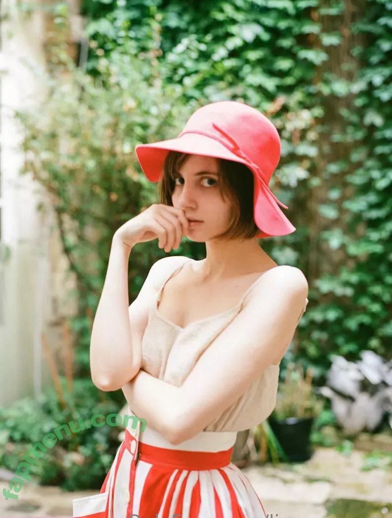 liararouxxxx nude photo #0011 (liararouxxxx)