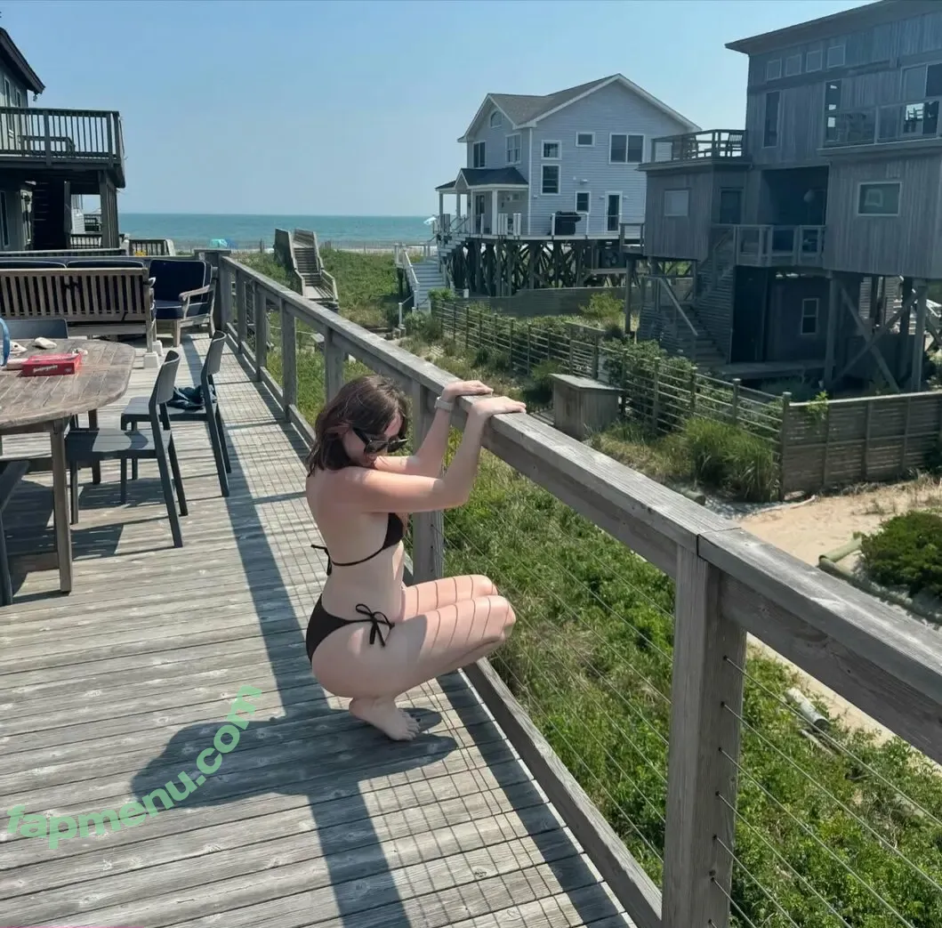 Licetown nude photo #0030 (Joe Mama / JosetteHaha)