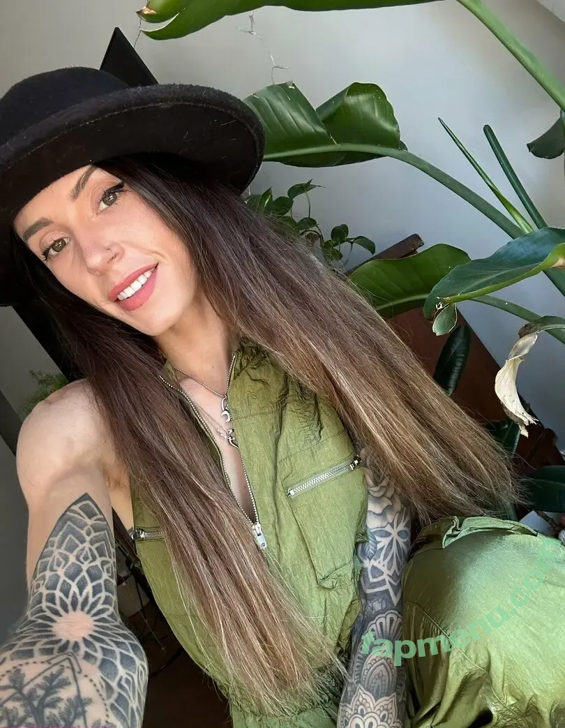 lifewithlunaxo nude photo #0035 (life.with.luna.xo)