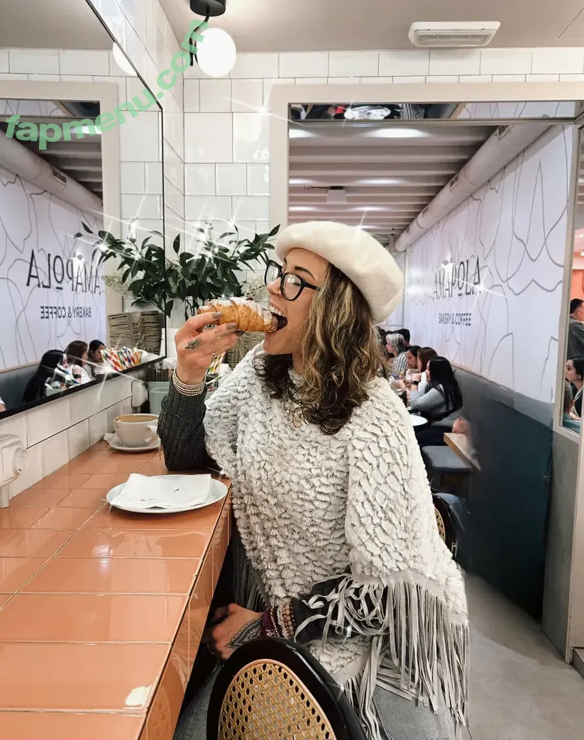 lifewithlunaxo nude photo #0064 (life.with.luna.xo)