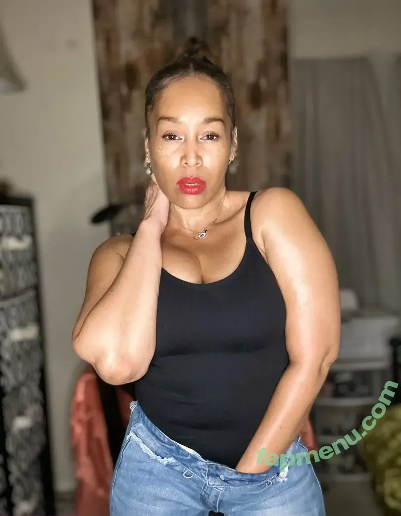 lifewithnikkinik nude photo #0006 (lifewithnikkim)