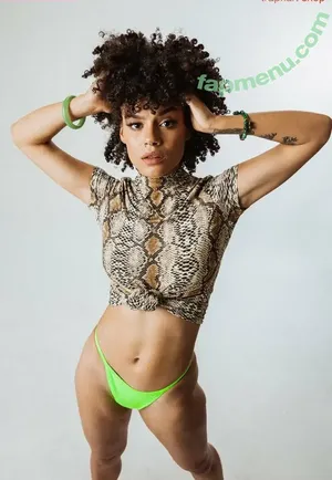 lightskin /  / beautiful.lightskins / light skin / mixed black & white girl nude photo #0945