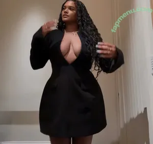 lightskin /  / beautiful.lightskins / light skin / mixed black & white girl nude photo #1030