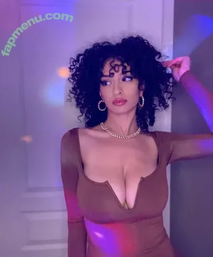 lightskin /  / beautiful.lightskins / light skin / mixed black & white girl nude photo #1111