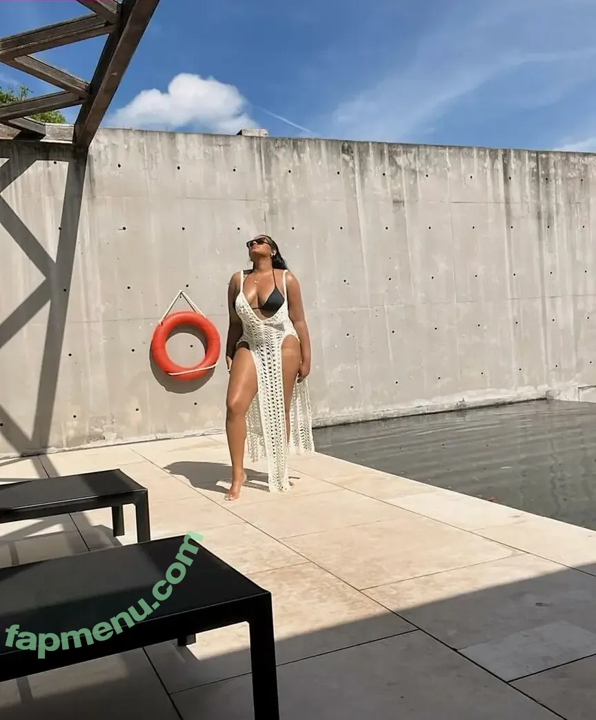 lightskin nude photo #1033 ( / beautiful.lightskins / light skin / mixed black & white girl)