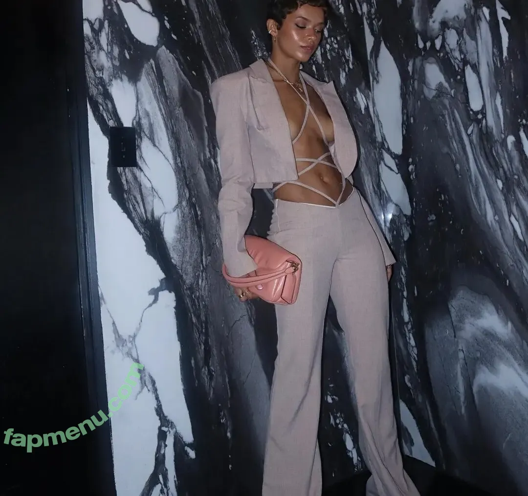 lightskin nude photo #1072 ( / beautiful.lightskins / light skin / mixed black & white girl)