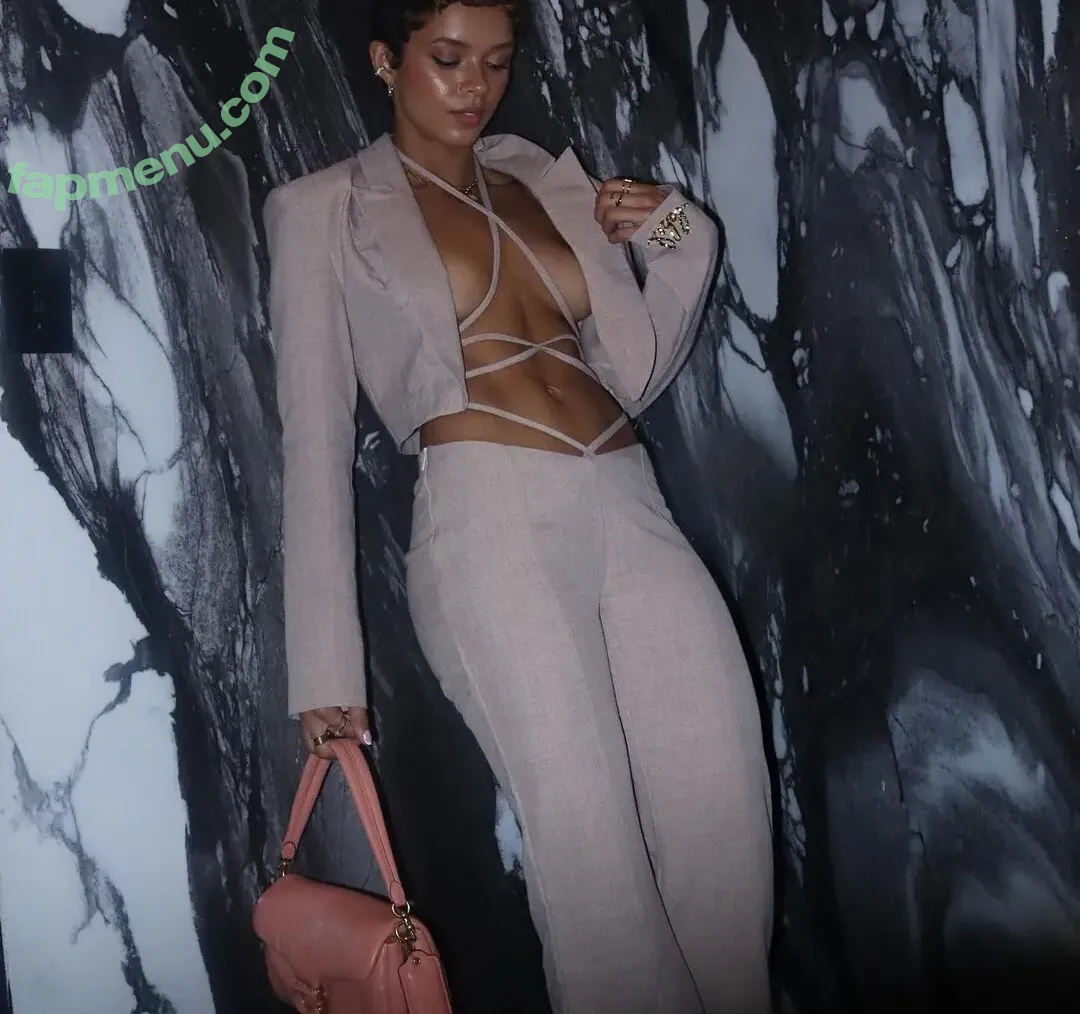 lightskin nude photo #1073 ( / beautiful.lightskins / light skin / mixed black & white girl)