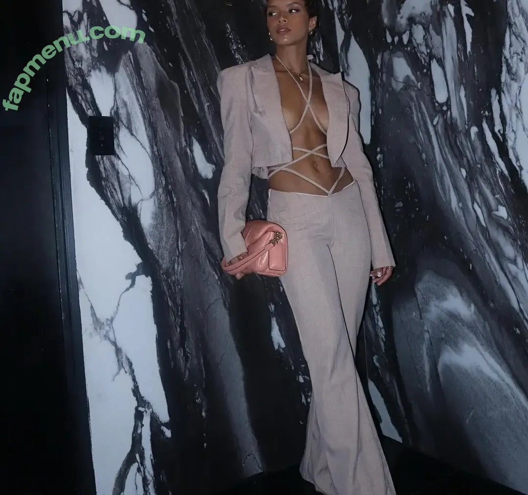 lightskin nude photo #1074 ( / beautiful.lightskins / light skin / mixed black & white girl)