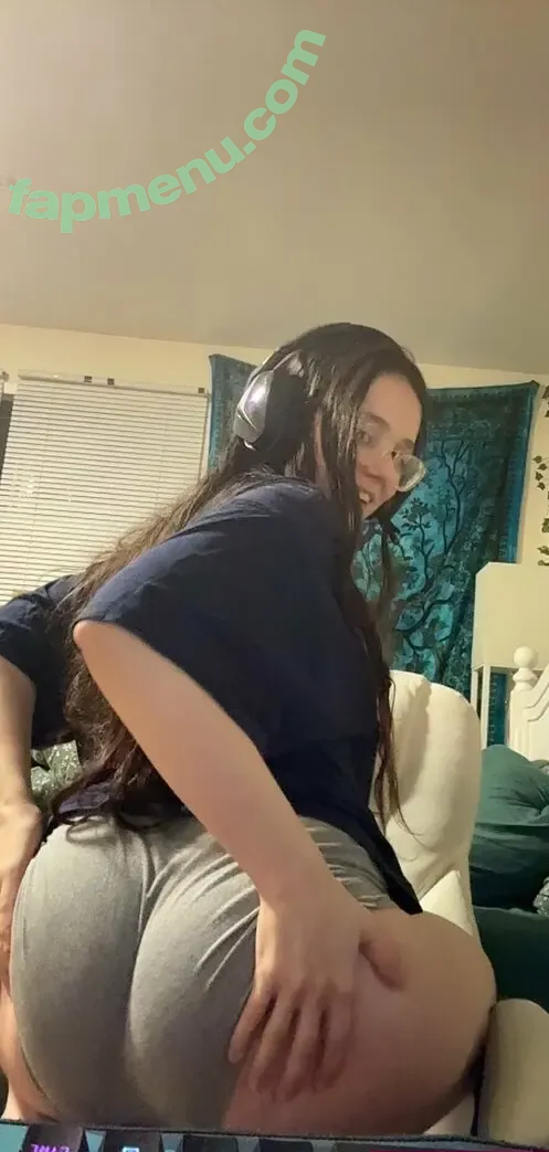 Liiias nude photo #0120 (livof18 / olivialiiias)