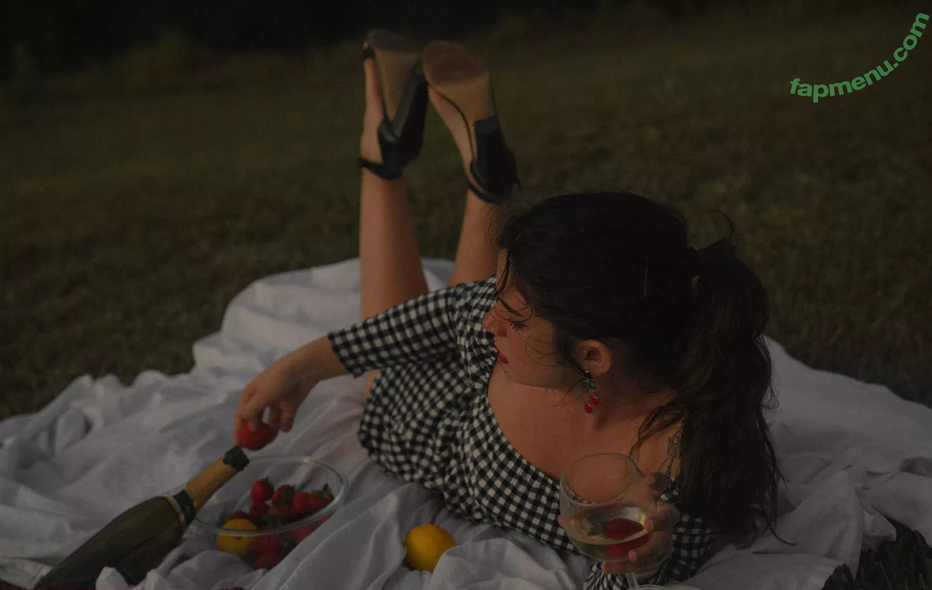 likethebugortheletter nude photo #0056 (likethebugortheletter)