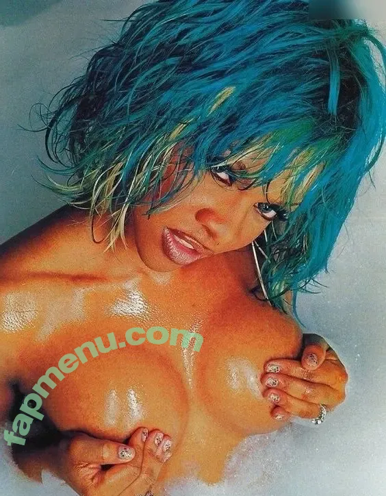 Lil' Kim nude photo #0033 (lilkimthequeenbee)