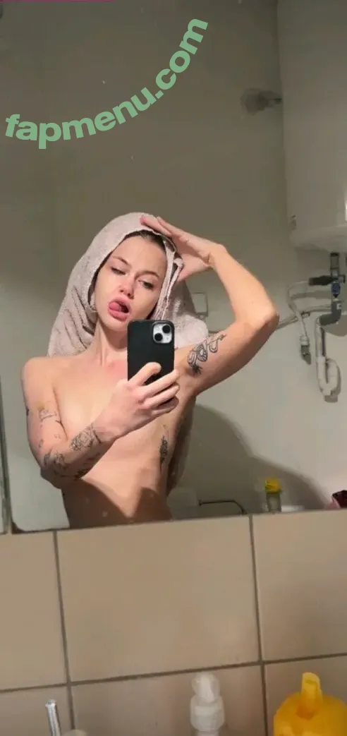 Lil Lau nude photo #0016 (Lauonly150 / laulost148584 / lil___lau / littlelau)