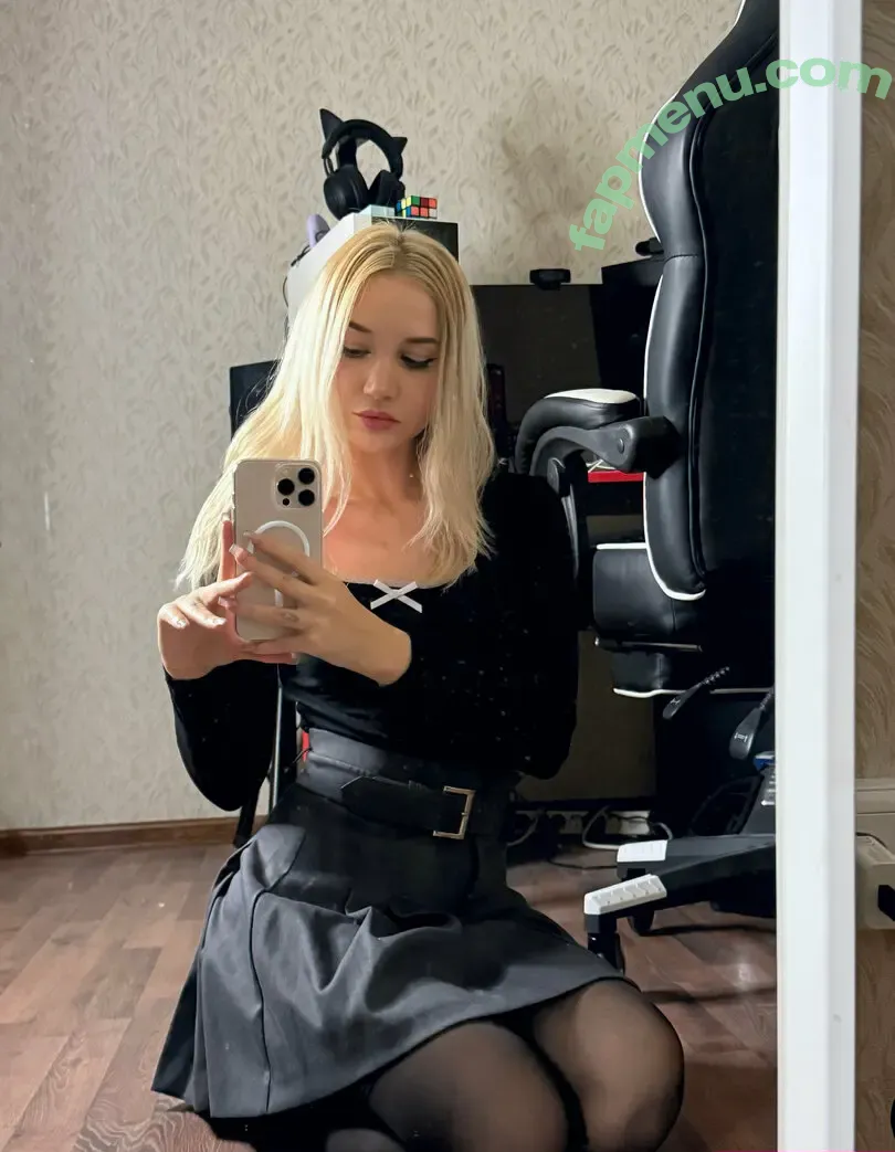 lil_lunabell nude photo #0001 (lill.unabelle)