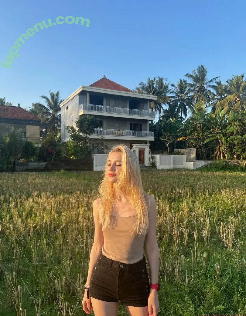 lil_lunabell nude photo #0005 (lill.unabelle)