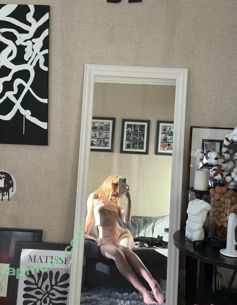 lil_lunabell nude photo #0103 (lill.unabelle)