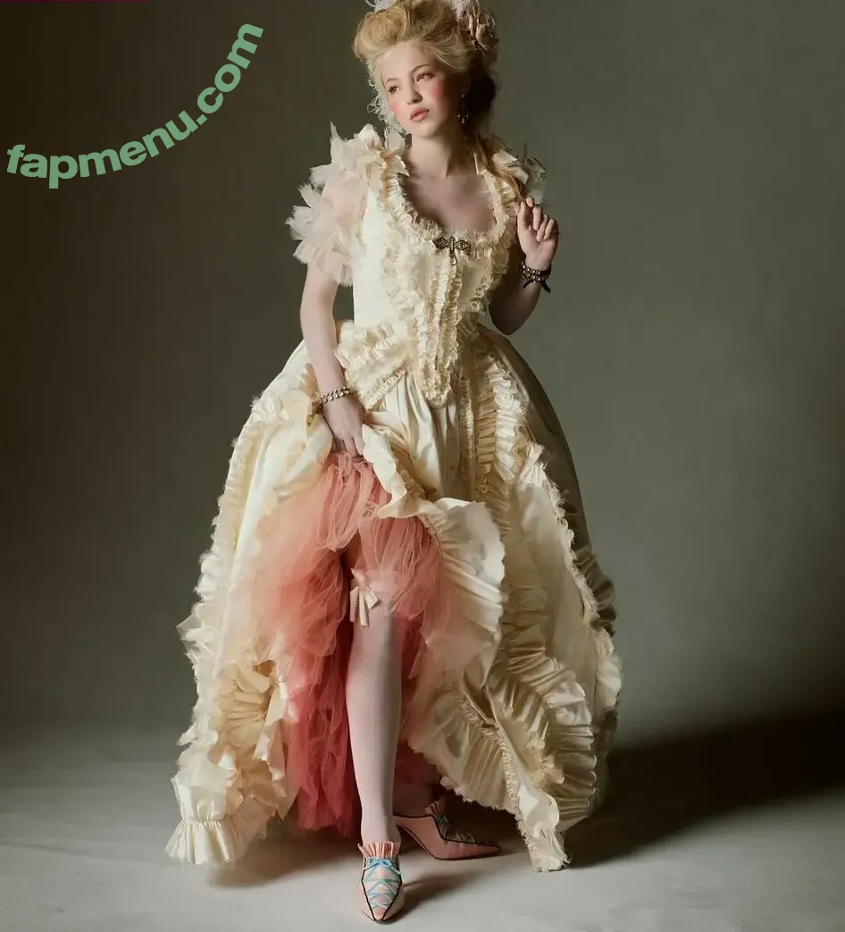 Lila Moss nude photo #0213 (lilamoss)