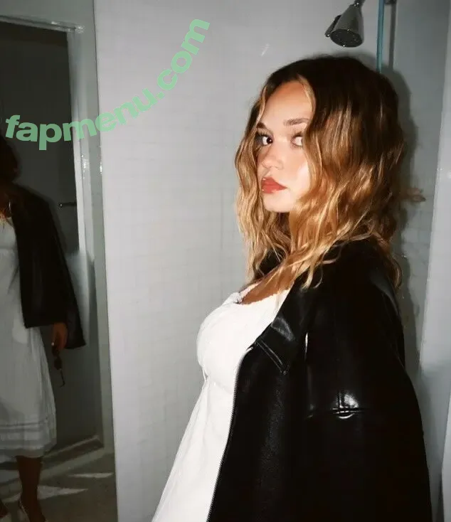 Lilah Pate nude photo #0064 (lilah.pate)