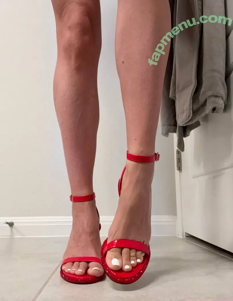 lilas.toes nude photo #0086 (lilas.toes1)